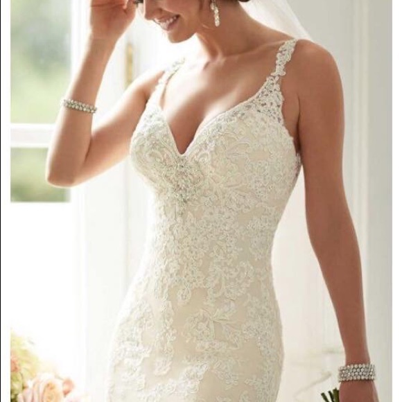 Wedding dress - Picture 4 of 5